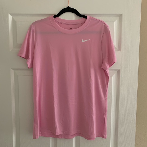 baby pink nike top